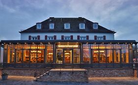 Brauerei Gasthaus Lohhof Im Muenchner Norden, Direkt An Der S1, Naehe Vom Flughafen, Zentrum, A92, Allianz Arena, Ruderregatta Und Schiessanlage G- Hochbrueck Entfernt, Internationale Kueche
